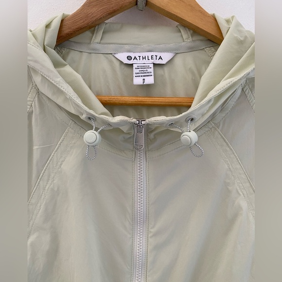 Athleta S Expedition Jacket Celadon Tint Green Light Green Hooded Windbreaker - Picture 5 of 10